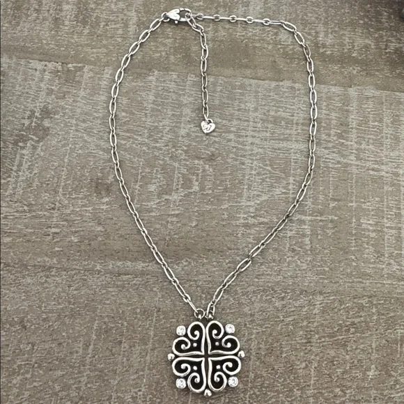 Elegant Silver Heart Necklace - Picture 3 of 7